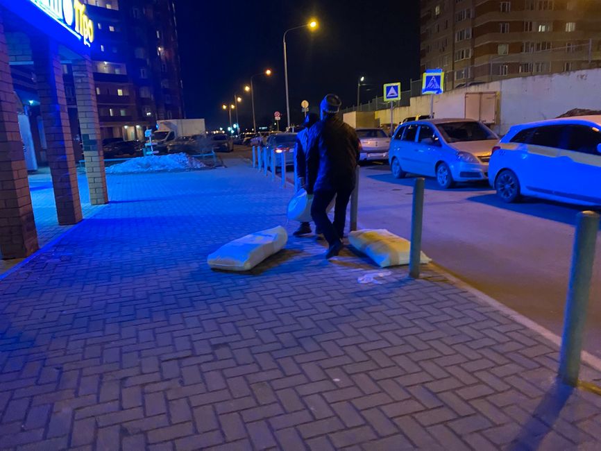 В микрорайоне Южный некоторые выходцы из Таджикистана идут на разгрузку только поздно вечером, «чтобы не отсвечивать».