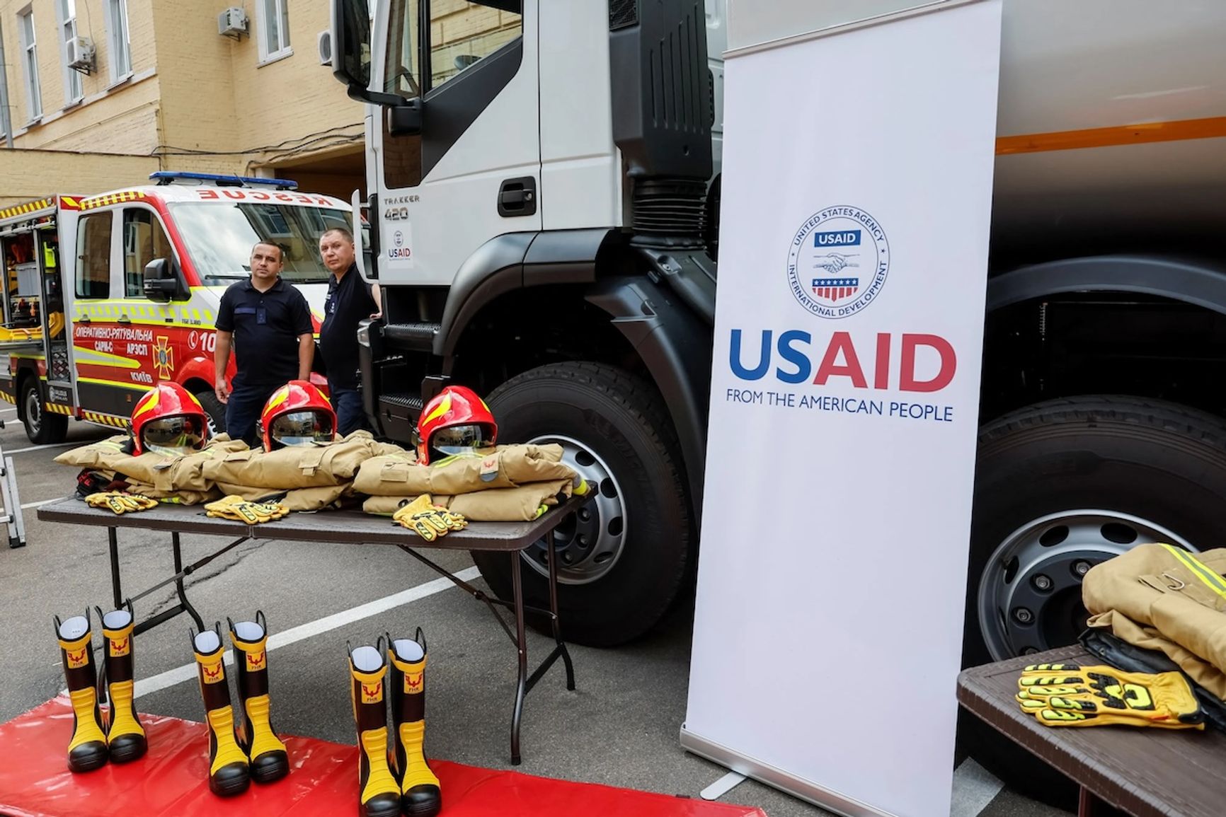 Экипировка, переданная USAID украинским пожарным