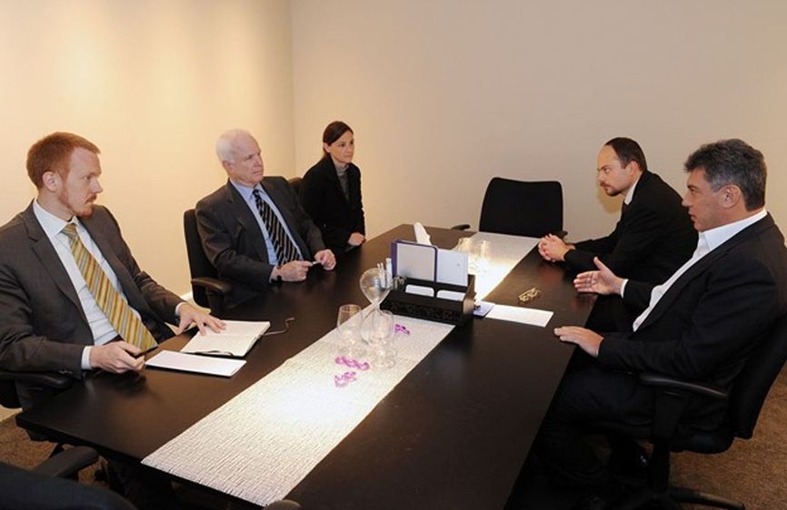 Boris Nemtsov and Vladimir Kara-Murza discussing the Magnitsky Act