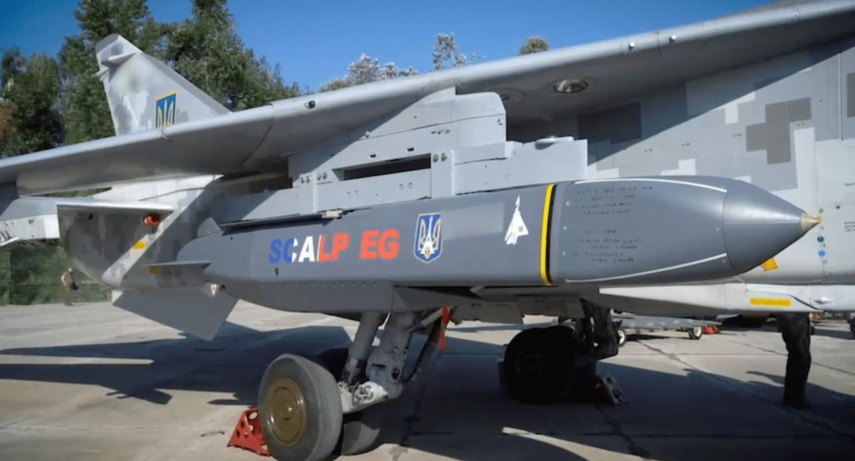 Ukrainian Su-24 bomber carrying a SCALP-EG missile