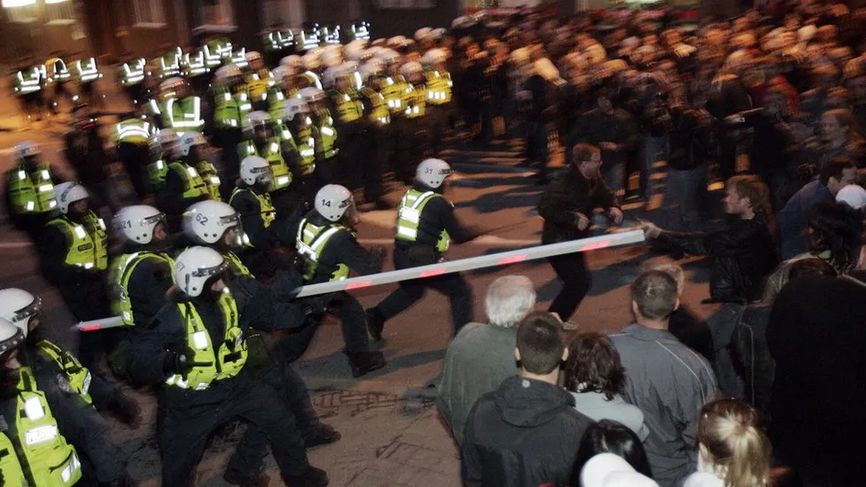 Estonian police clash with pro-Russian demonstrators in Tallinn in April 2007