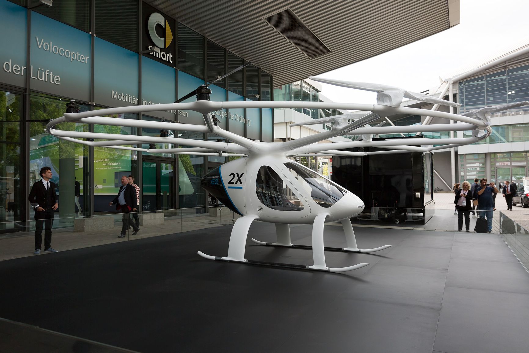 Volocopter 2X — авиатакси от немецкой компании Volocopter. С апреля 2018 года началось серийное производство совместно с концерном DG Flugzeugbau. Совершило первый пилотируемый полет в Южной Корее в 2021 году